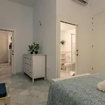 Centrico Y Moderno En Daire